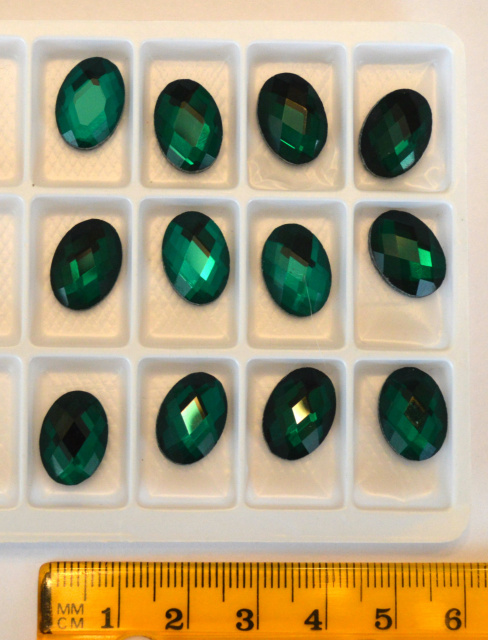*Faceted Glass Cabs, 14x10mm, Emerald Green, oval 12-pack