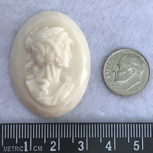 Vintage 1980's Cameo Cabochons - Ivory color - 30x40mm